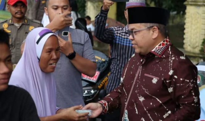 
					Satpol PP Kampar Bagikan 1.000 Paket Takjil di Bangkinang