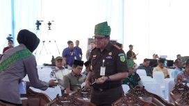 Kajari Kampar, Dwianto Prihartono saat mengikuti peresmian Jembatan merah putih (Foto: Istimewa)