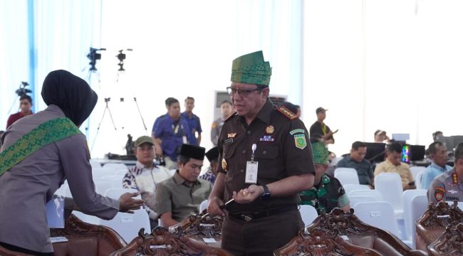 Kajari Kampar, Dwianto Prihartono saat mengikuti peresmian Jembatan merah putih (Foto: Istimewa)