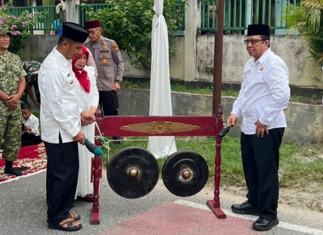 
					Bupati Kampar, Ahmad Yuzar bersama Kajari Kampar, Dwianto Prihartono (Foto: Istimewa)