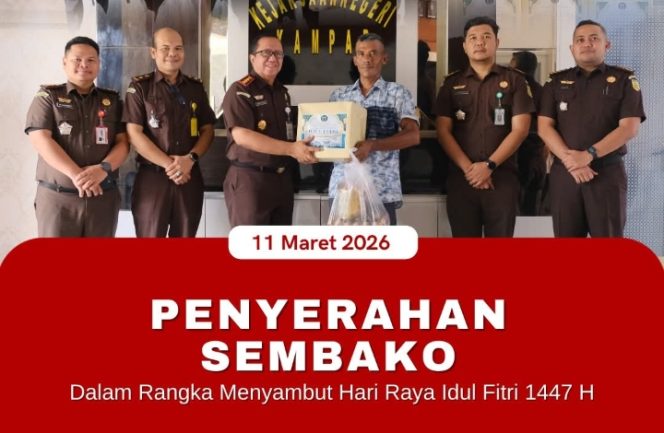 
					Kajari Kampar Serahkan Paket Sembako kepada Keluarga Besar Kejaksaan Jelang Idul Fitri 1447 H