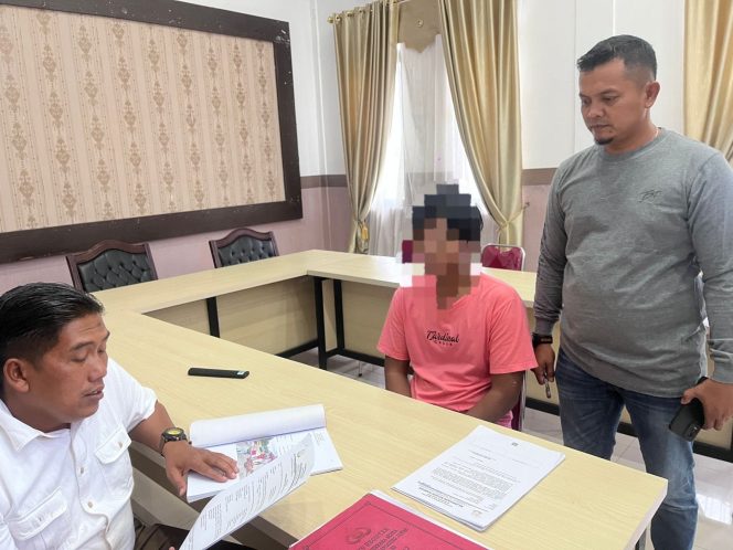 
					Jaksa terima pelimpahan tersangka dan barang bukti kasus pencurian kelapa sawit (Foto: Istimewa)