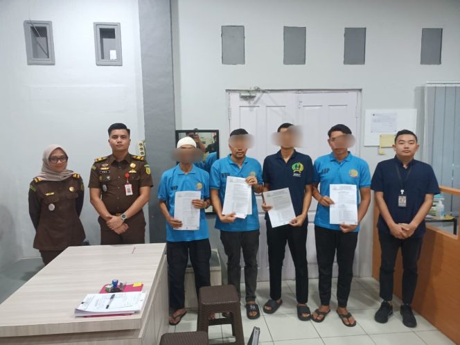 
					Kejari Kampar Eksekusi Empat Terpidana KUR BNI Bangkinang, Satu Masih Banding