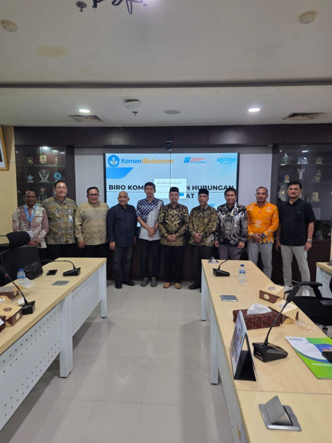 
					DPRD Kampar Jemput Kepastian Guru Non-ASN ke Jakarta
