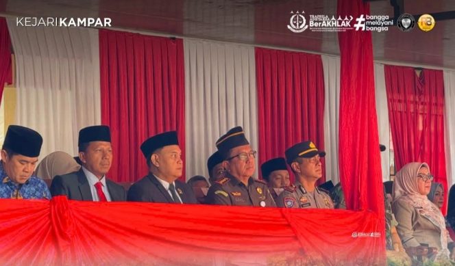 
					Kajari Kampar Hadiri Upacara Hardiknas 2026 di Bangkinang
