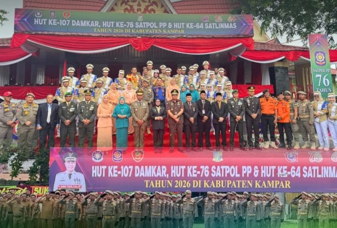 
					Kajari Kampar Hadiri Upacara HUT Damkar dan Satpol PP di Bangkinang
