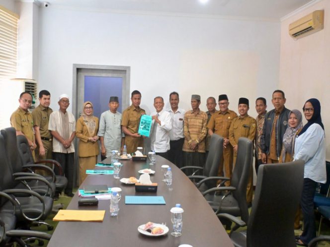
					Warga Salo Kampar Jumpai Bupati Sampaikan Permintaan Infrastruktur