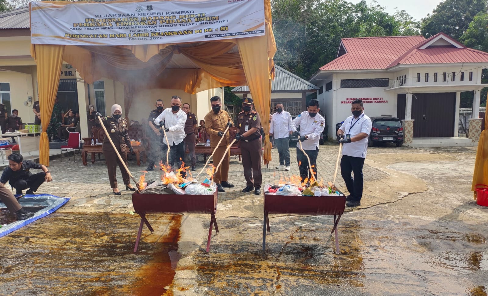 Pemusnahan barang bukti di Kejari Kampar (Foto: Istimewa)