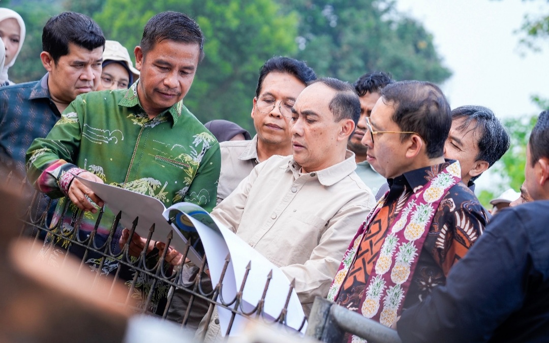 Bupati Kampar, Ahmad Yuzar saat menerima kunjungan kerja Fadli Zon dan Direktur Warisan Budaya Kementerian Kebudayaan, Agus Widiatmoko (Foto: Istimewa)