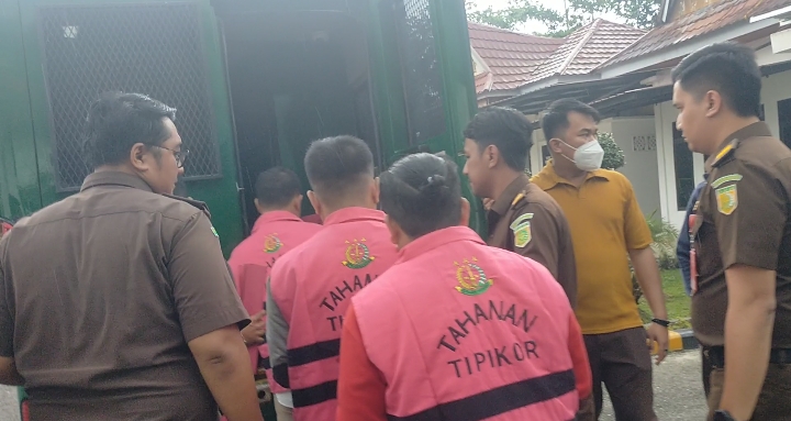 Breaking News, Kejari Kampar Tetapkan Lima Tersangka Dugaan Korupsi KUR BNI, Kerugian Negara Rp83,9 Miliar